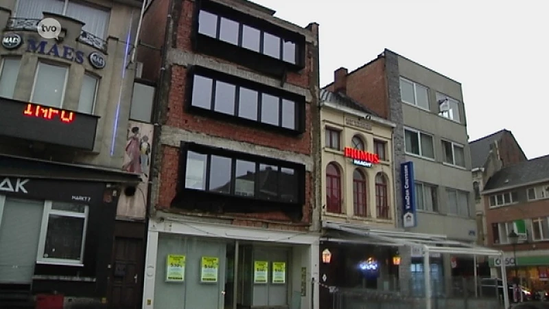 Voorgevel appartementsgebouw in Wetteren valt naar beneden