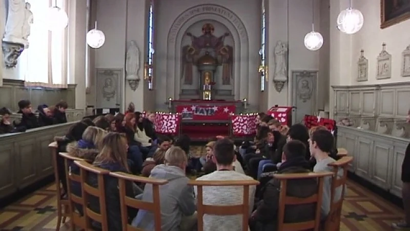 Vrienden en klasgenoten herdenken Fay op Sint-Jozefinstitituut in Wetteren