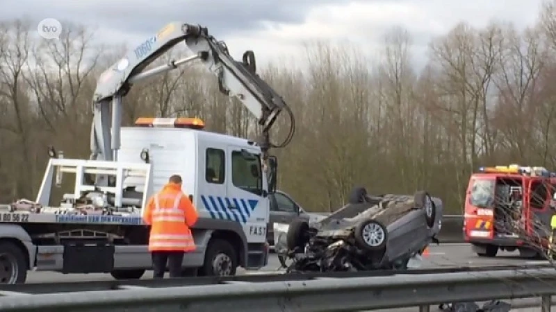 Auto belandt op dak in Erpe-Mere