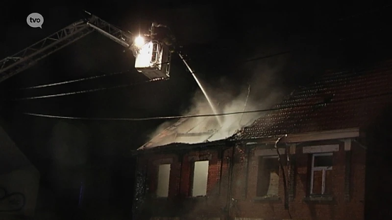 Onbewoond huis brandt volledig uit in Doel, sterke aanwijzingen van brandstichting