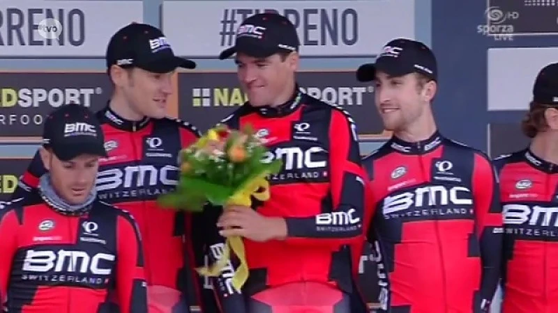 Greg Van Avermaet wint met BMC ploegentijdrit in Tirreno-Adriatico