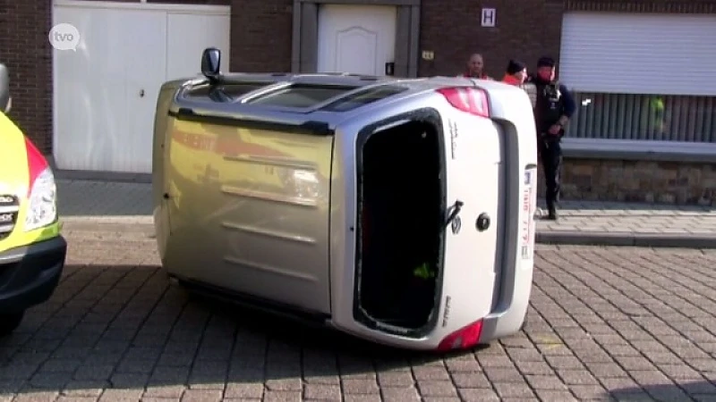 Oudere dame ontzet uit gekantelde wagen in Aalst