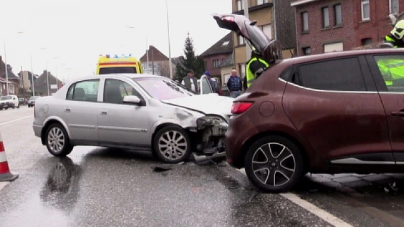 Autobestuurster gewond bij ongeval in Ninove