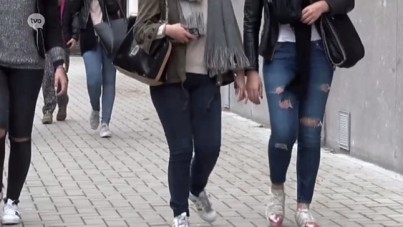 Geen gescheurde jeans op school... Preuts? Of terecht?