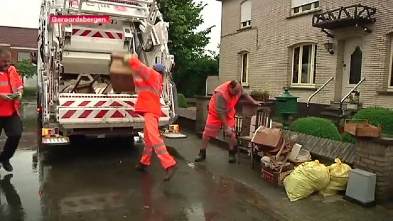 Wateroverlast Geraardsbergen: Zetels, wasmachines,... alles op de schroothoop