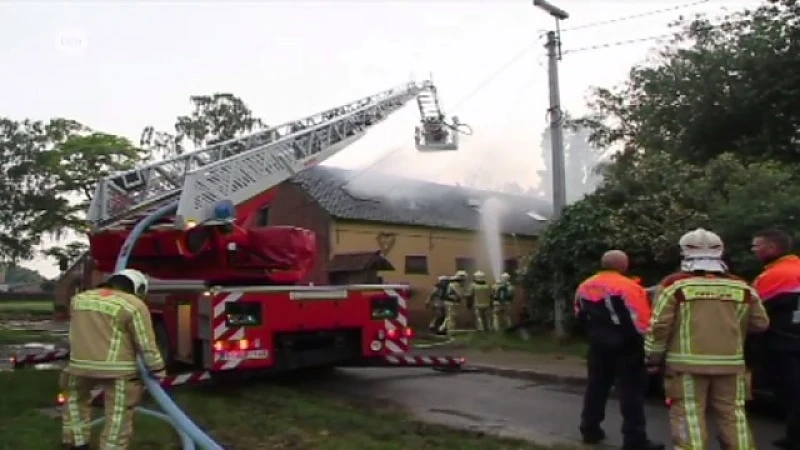 Huis onbewoonbaar na blikseminslag in Beveren