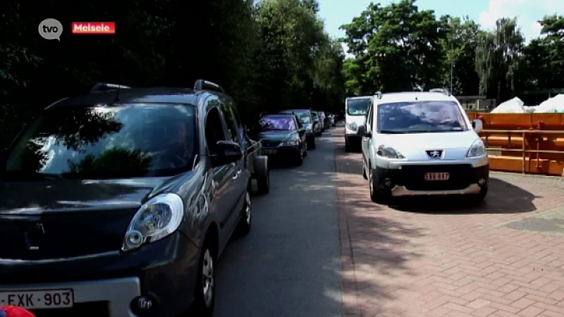 Aanschuiven aan containerpark in Melsele