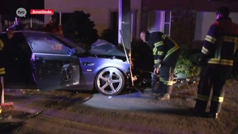 Chauffeur van 24 kritiek na botsing in Smetlede