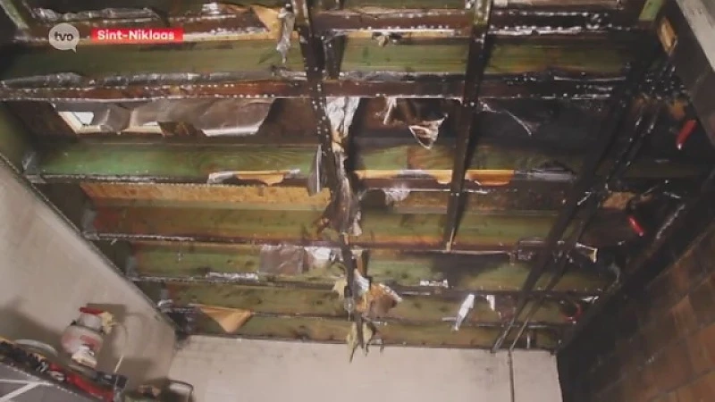 Hoofdafbeelding voor artikel Gezin werpt gloeiende kachelassen…