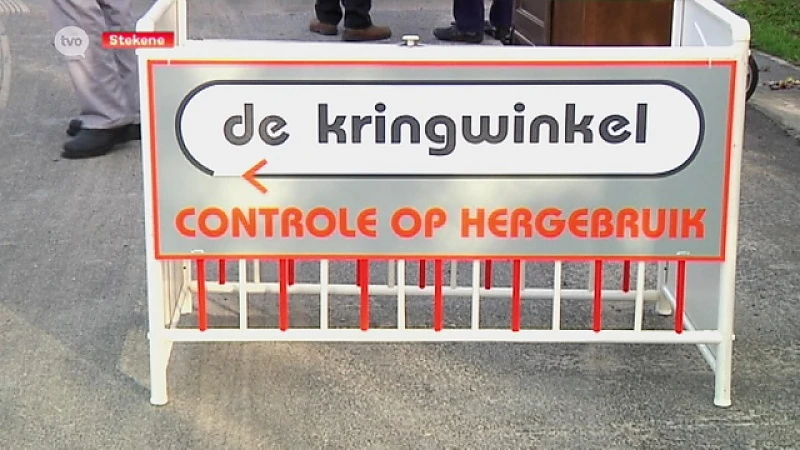 Controleposten aan ingang containerpark tijdens Week van de Afvalbeperking