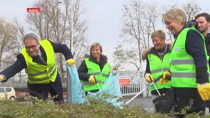 Minister Schauvliege ruimt zwerfvuil op in Aalst