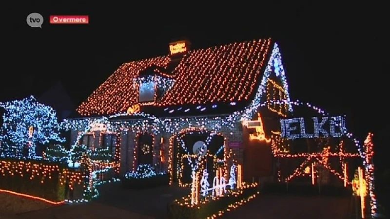 Maar liefst 72.000 kerstlichtjes aangestoken op en rond kersthuis in Overmere