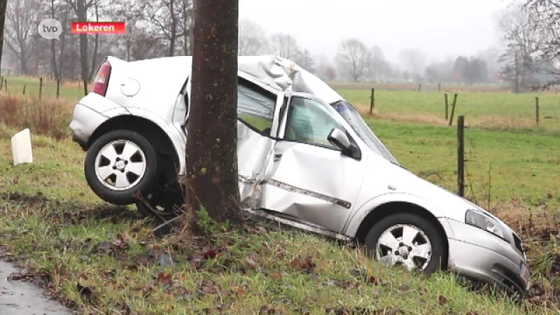 Lokeren: Auto ramt boom op N70, bestuurder zwaargewond afgevoerd
