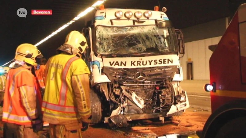 Hoofdafbeelding voor artikel Trucker knalt op voorligger…