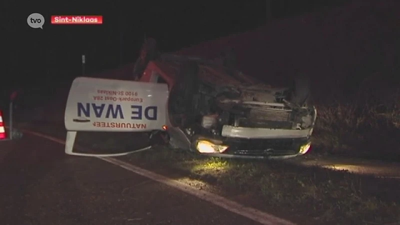 Auto belandt op dak, aanrijdster pleegt vluchtmisdrijf