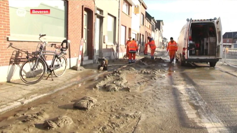 Gesprongen waterleiding in Beveren
