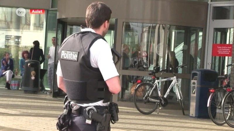 Grote politiemacht voor verdacht pakket in OLV Aalst