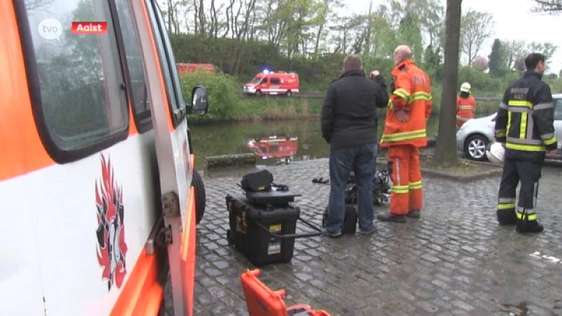 Aalst: Man rijdt met auto Dender in