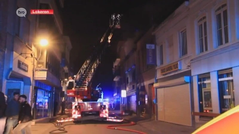 Woning boven kledingzaal brandt volledig uit in Lokeren