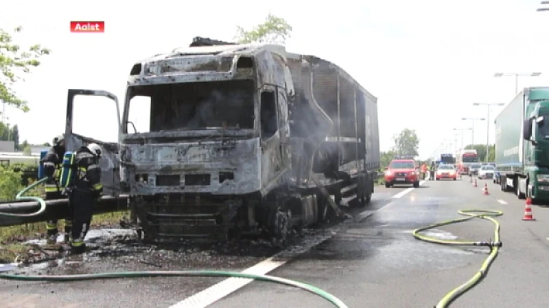 Zware verkeershinder door vrachtwagenbrand op E40 Aalst