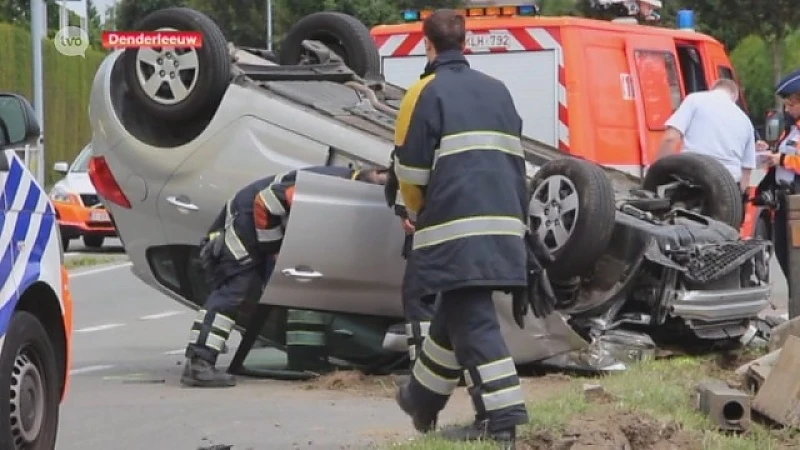 Vrouw van 80 wordt onwel en crasht zwaar in Denderleeuw