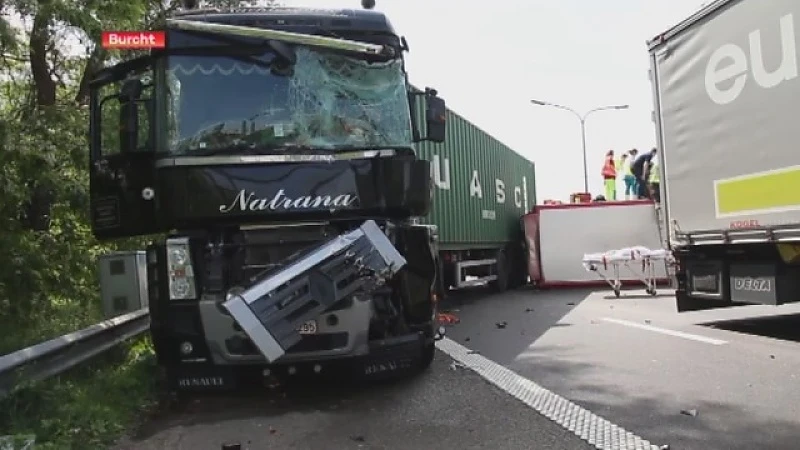 Crash voor Kennedytunnel, weer file tot in Sint-Niklaas