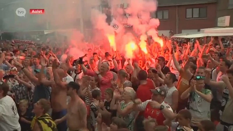 Spelers en supporters Eendracht Aalst zetten stad op stelten