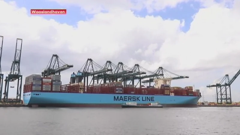 Hoofdafbeelding voor artikel Grootste containerschip meert…