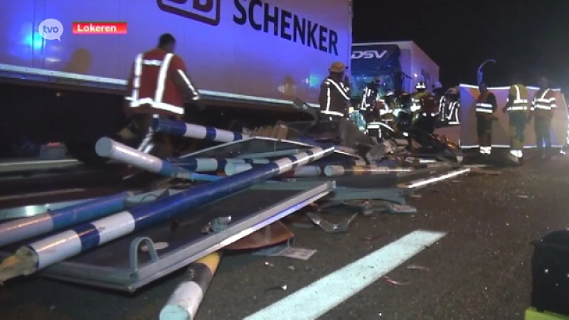 Man van 32 komt om het leven bij zware crash op E17