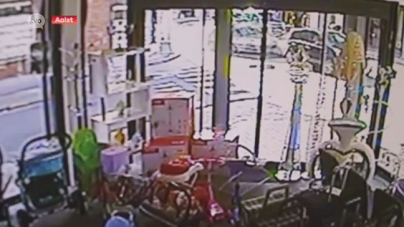 Hoofdafbeelding voor artikel Bewakingscamera filmt spectaculair…