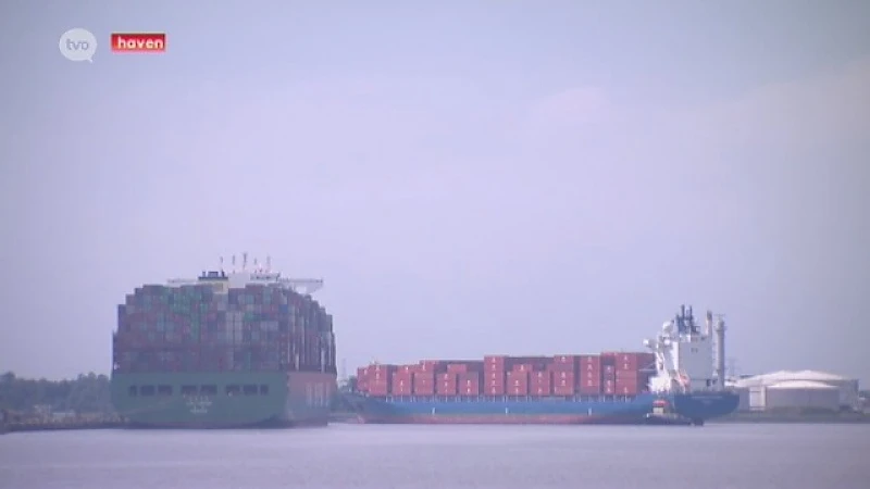 Vastgelopen schip heeft haven verlaten