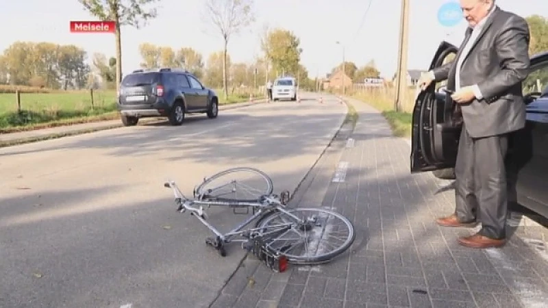 Fietser van 80 levensgevaarlijk gewond na aanrijding in Melsele