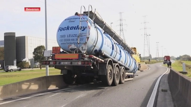 Hoofdafbeelding voor artikel Tankwagen verliest lading…