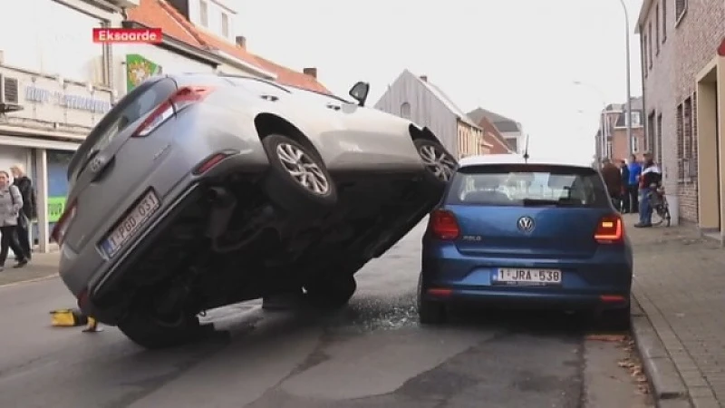 Auto's op elkaar in Eksaarde