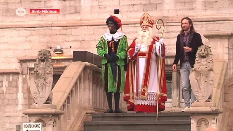 Sint komt aan in zijn thuisstad