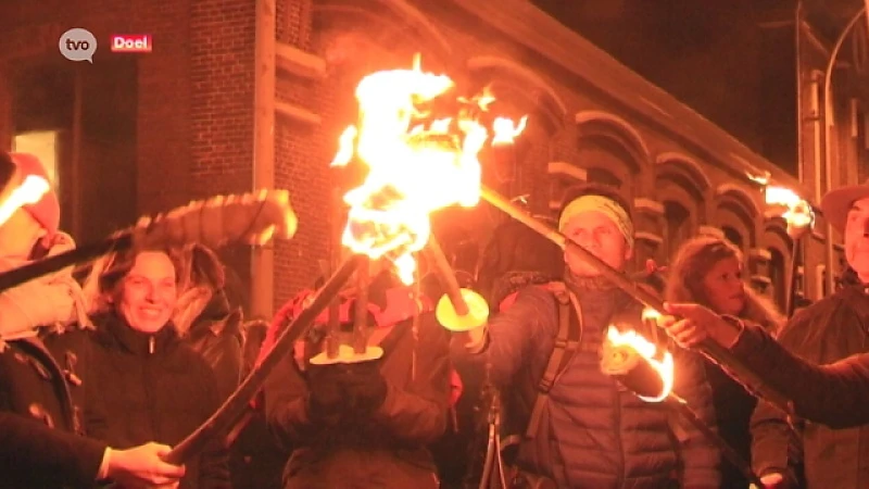 Fakkeltocht door bedreigd Doel