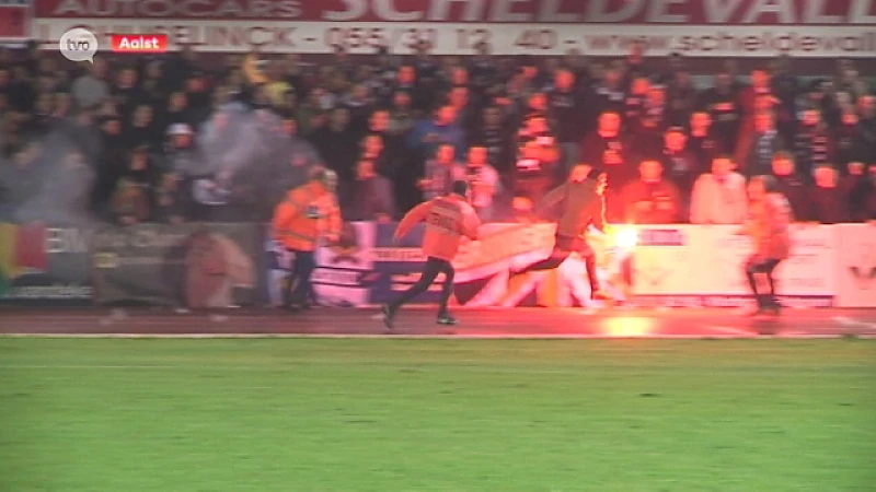 Wedstrijd Eendracht Aalst stilgelegd na wangedrag supporters