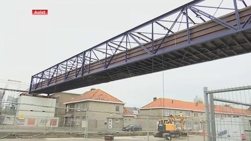 Voetgangersbrug over Boudewijnlaan in Aalst wordt afgebroken