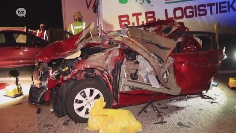 [VIDEO]: Eerste beelden van zware crash op E34 in Melsele