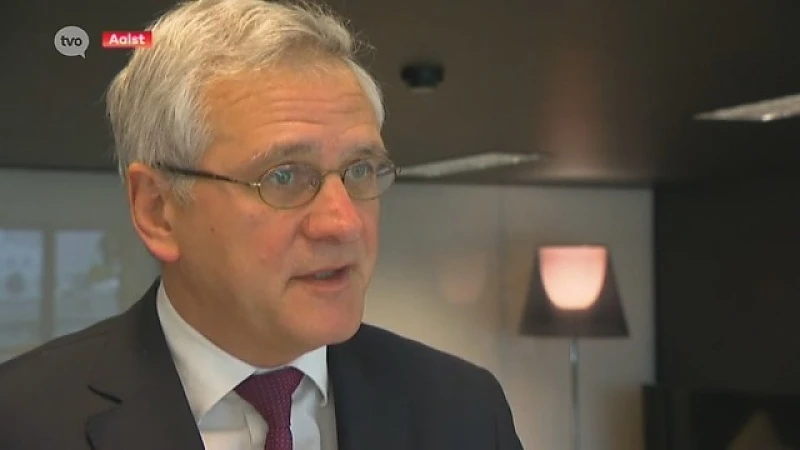 Hoofdafbeelding voor artikel Kris Peeters: "De helmpet…