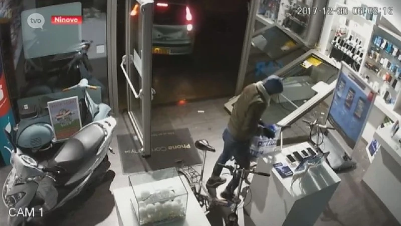 Ramkraak op telefoonwinkel in Ninove
