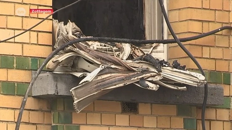 Zottegem: Brandweer redt bejaarde vrouw uit brandende woning