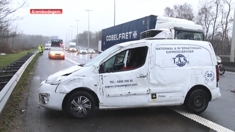 Deel E40 tijdlang afgesloten door ongeval ter hoogte van Erembodegem