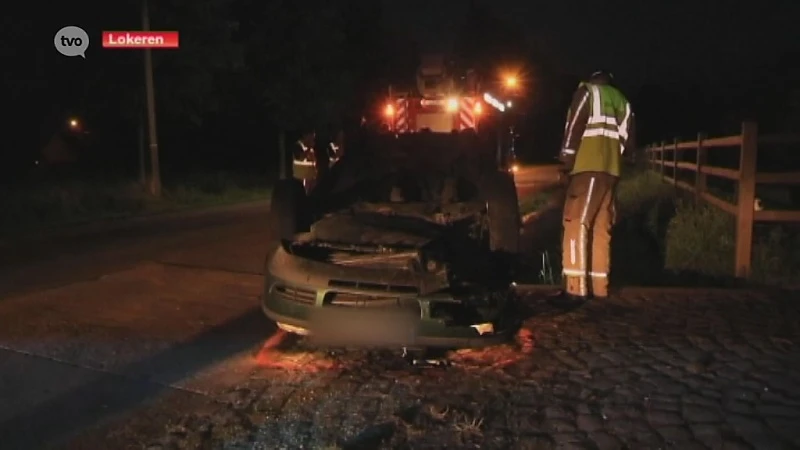 Auto over de kop in de Hoekstraat in Lokeren