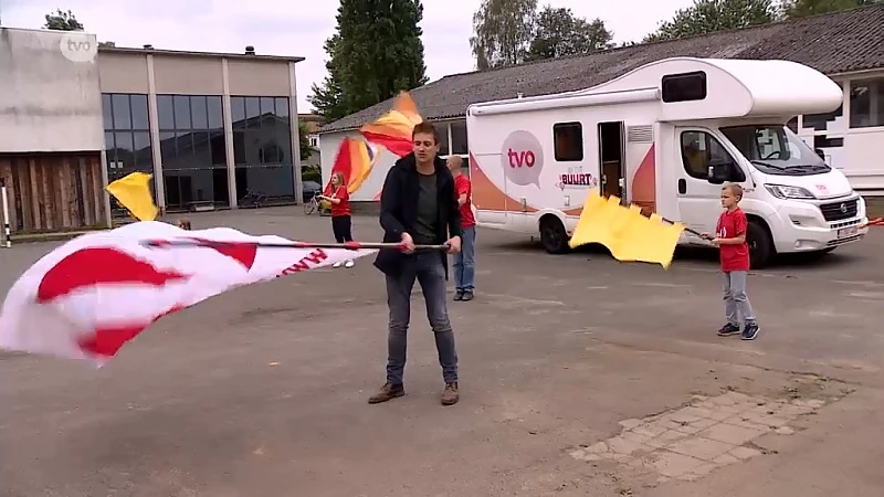 In De Buurt - Vaandelzwaaien