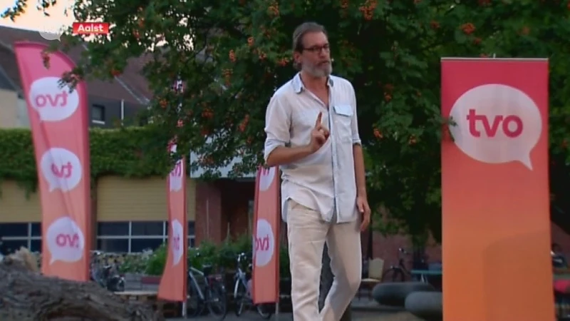 TV Oost Vertellingen: Rob Vanoudenhoven entertaint Gendarmerie