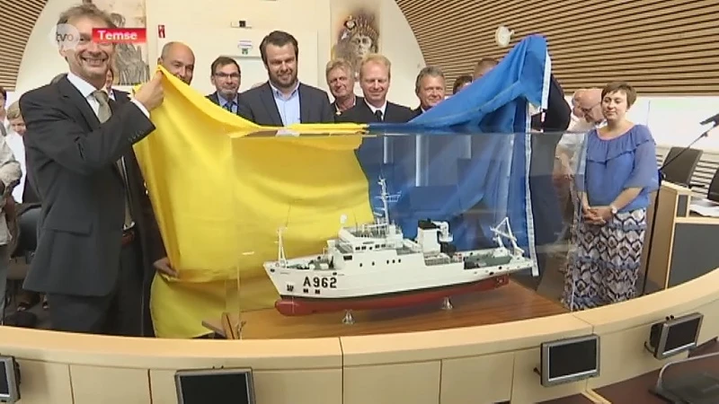 Marine schenkt maquette van oceanografisch schip Belgica aan Temse