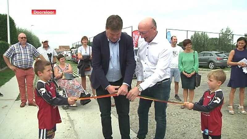 Van Puyvelde gehuldigd bij opening nieuwe sportsite in Doorslaar