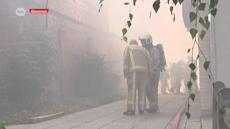 Hoofdafbeelding voor artikel Hevige brand in Bevers winkelhart