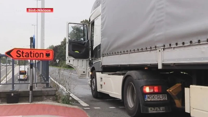 Fietsster in levensgevaar na ongeval op rotonde Parklaan